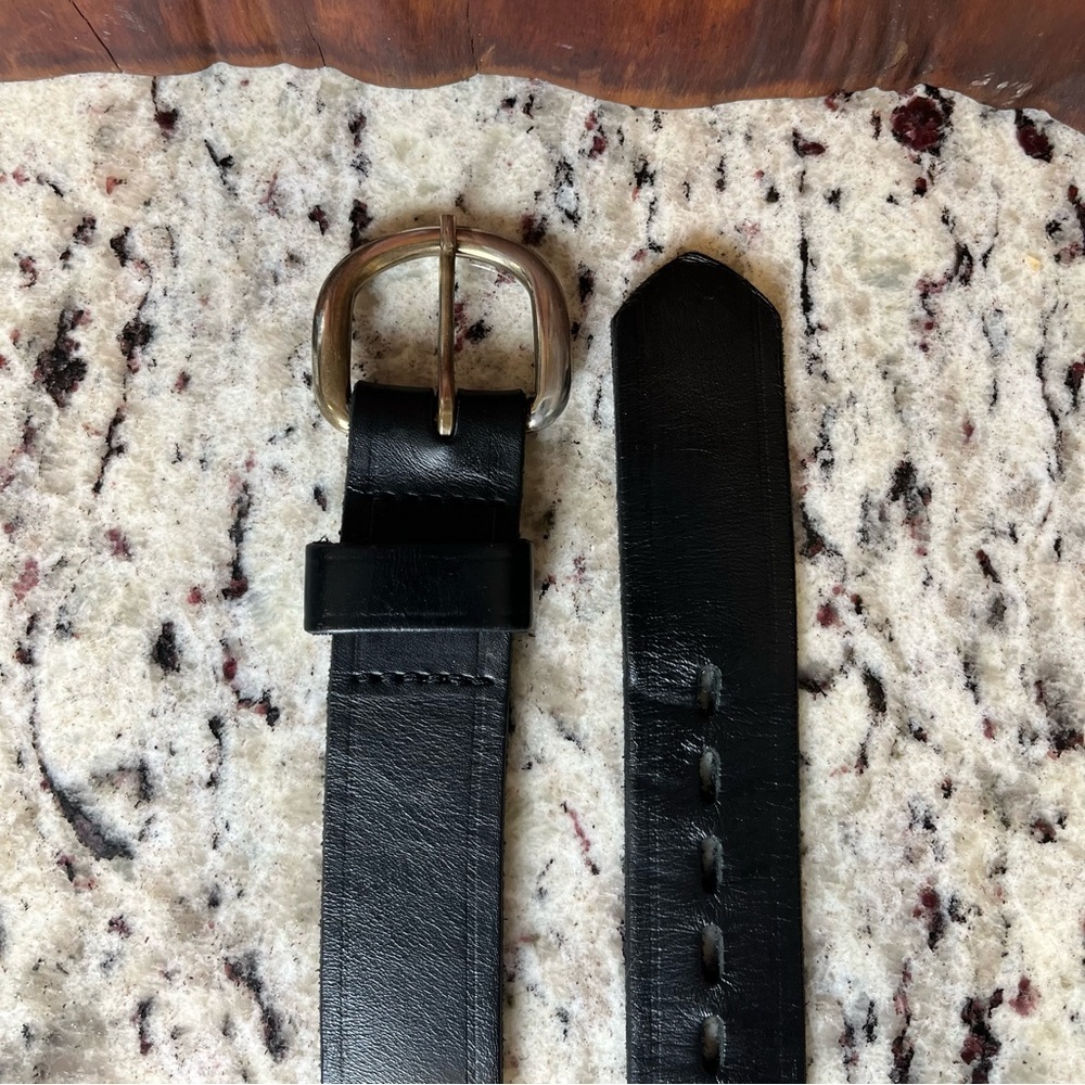 Classic Black Leather Belt with Rounded Silver-Tone Buckle - Picture 3 of 8